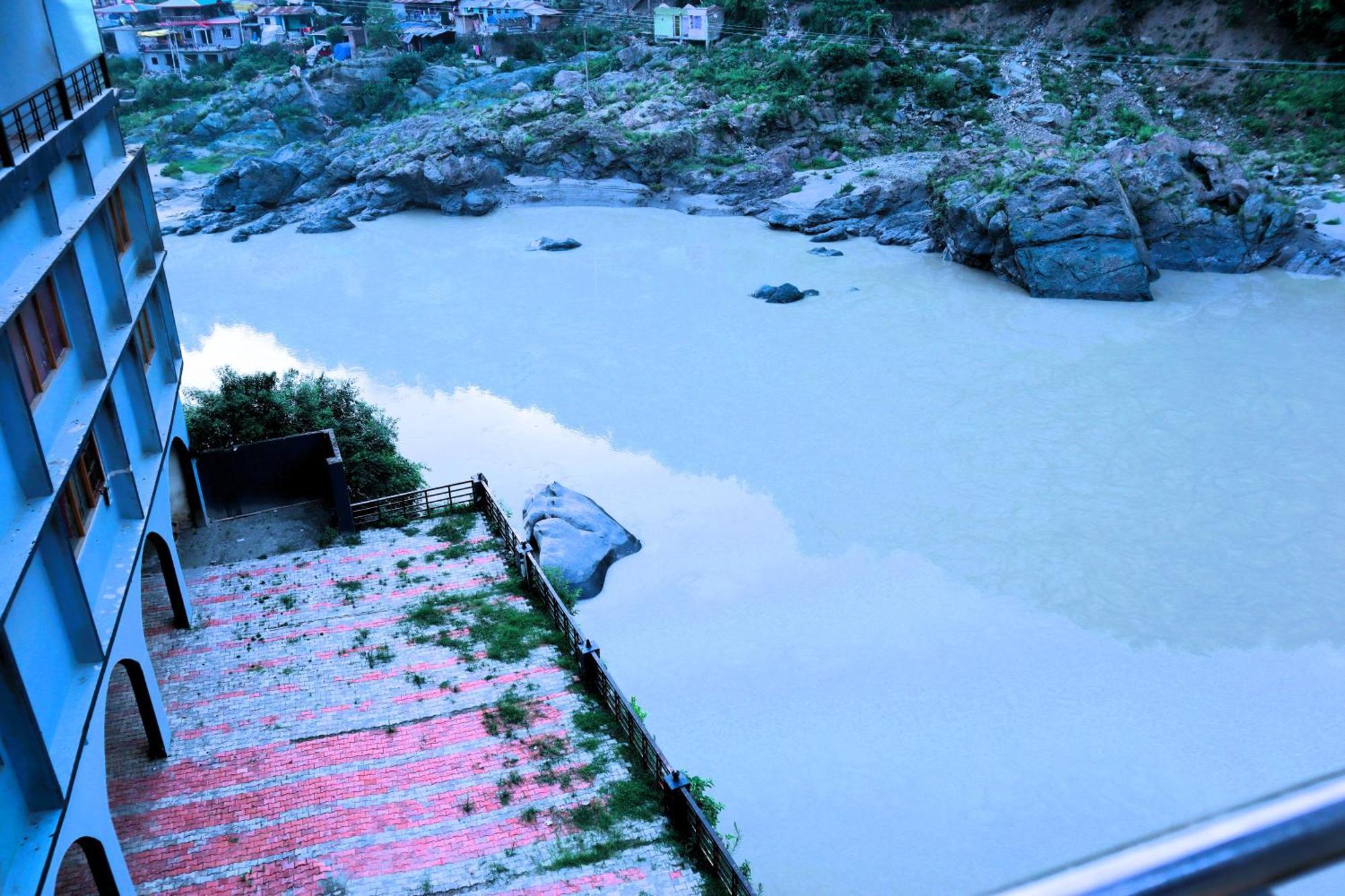Hotel River Bank マンディ エクステリア 写真